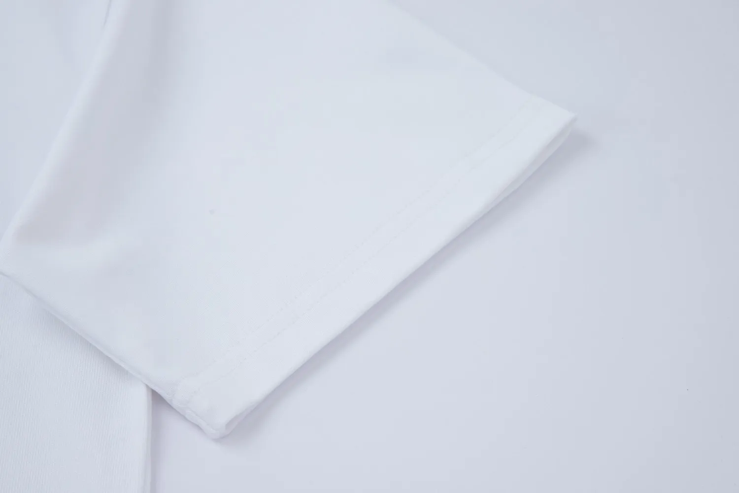 High Quality BALM 🆕Classic logo letter pattern short sleeves, official website synchronization, pure cotton fabric at the counter! Comfortable against the skin, durable and easy to wear, Classic simple logo design, meticulous original craftsmanship, customized G dyed fabrics in the same vat, very comfortable to the touch, latest brick cabinet synchronization, OS off-shoulder style, fashionable and individual, super Versatile, a good-looking one, very suitable for both men and women, a must-have style, tag, collar label, washed wheat, complete with three labels, Black.White 2️⃣ color S M L XL